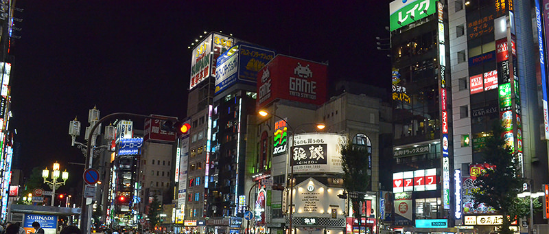 夜の新宿歌舞伎町